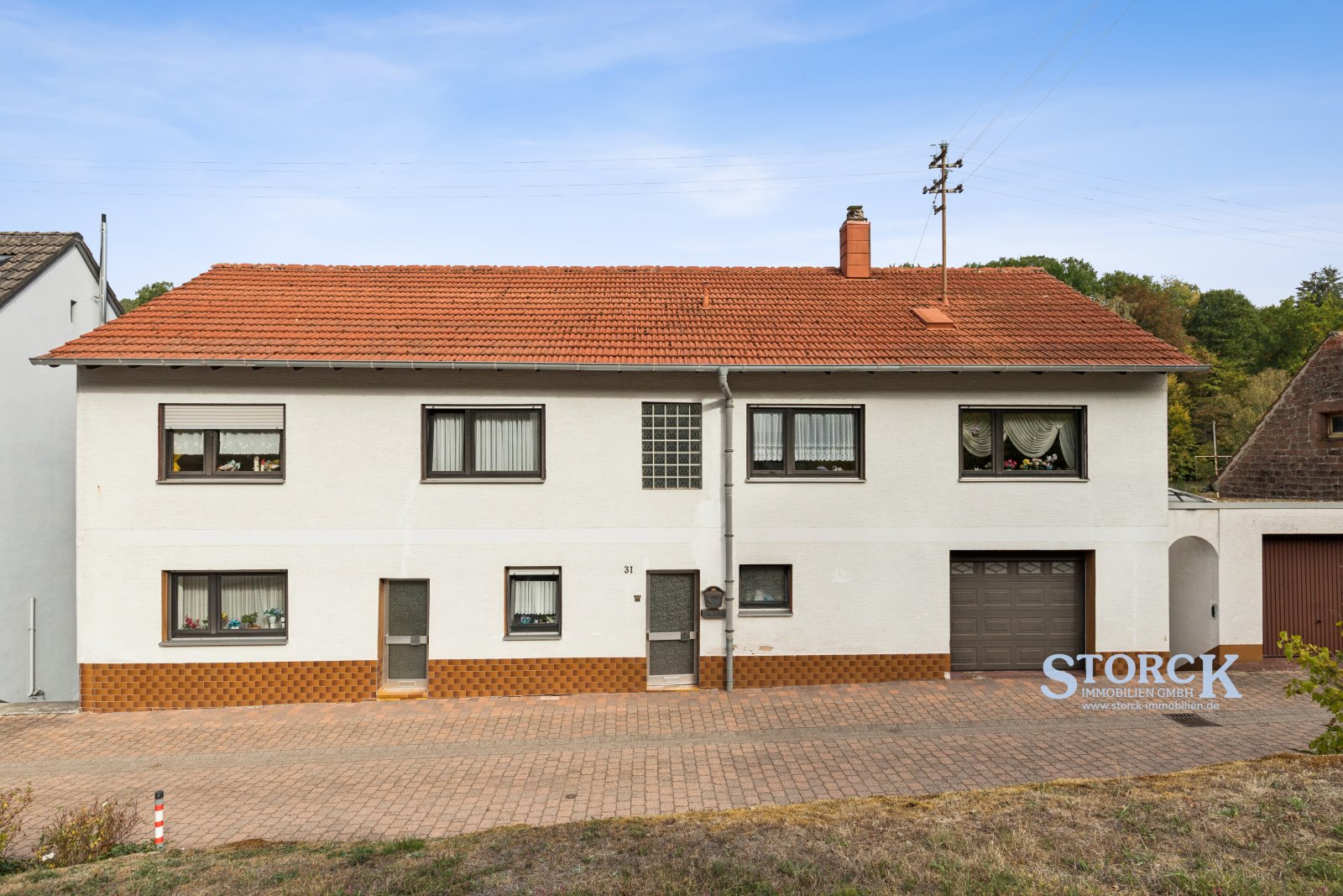  Viel Platz für neue Ideen – Wohnhaus mit zwei Garagen, Balkon und kleinem Garten Lemberg-Langmühle