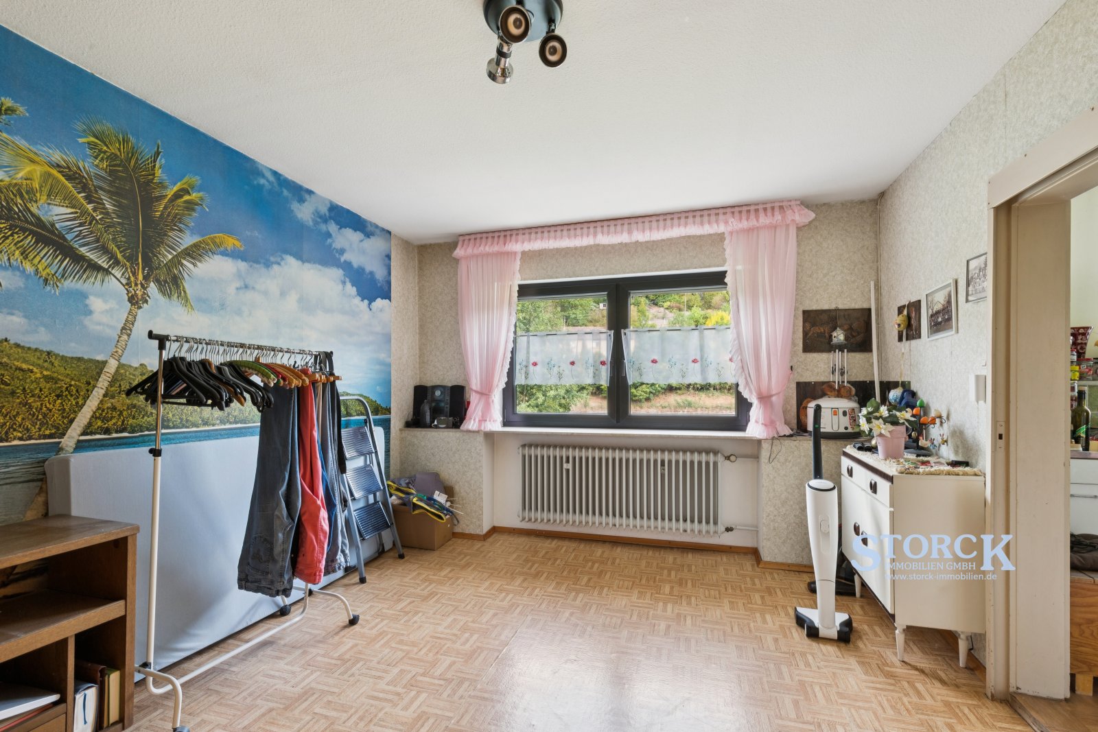  Viel Platz für neue Ideen – Wohnhaus mit zwei Garagen, Balkon und kleinem Garten Lemberg-Langmühle