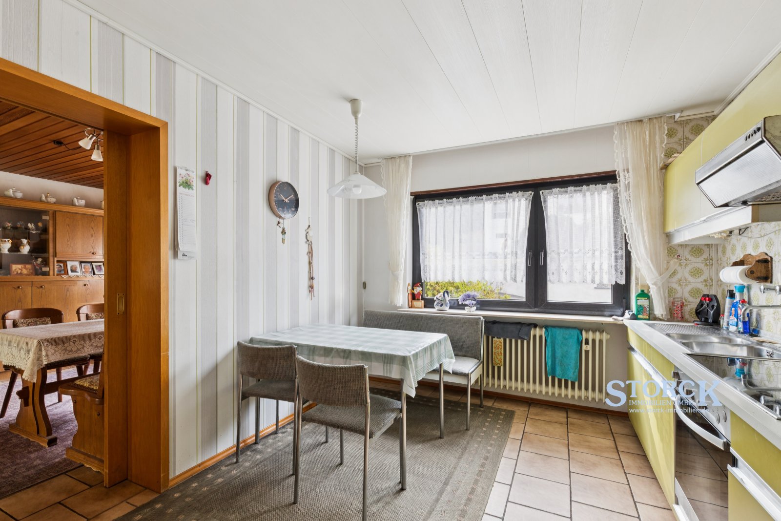  Viel Platz für neue Ideen – Wohnhaus mit zwei Garagen, Balkon und kleinem Garten Lemberg-Langmühle