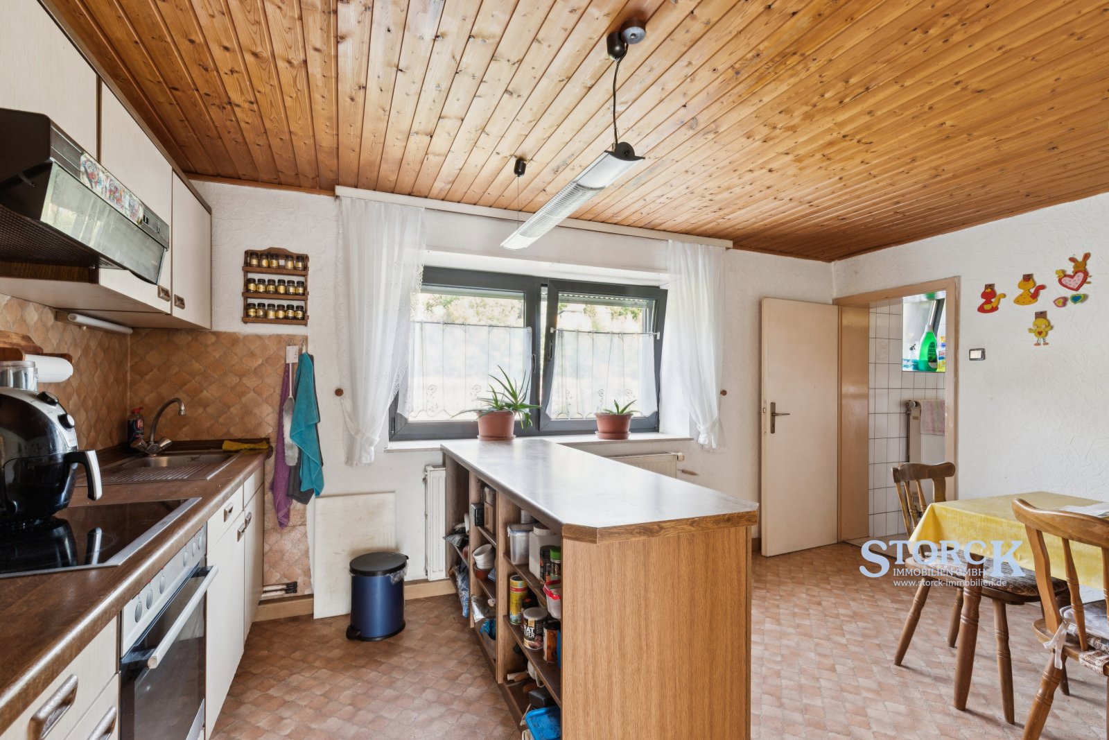 Viel Platz für neue Ideen – Wohnhaus mit zwei Garagen, Balkon und kleinem Garten Lemberg-Langmühle