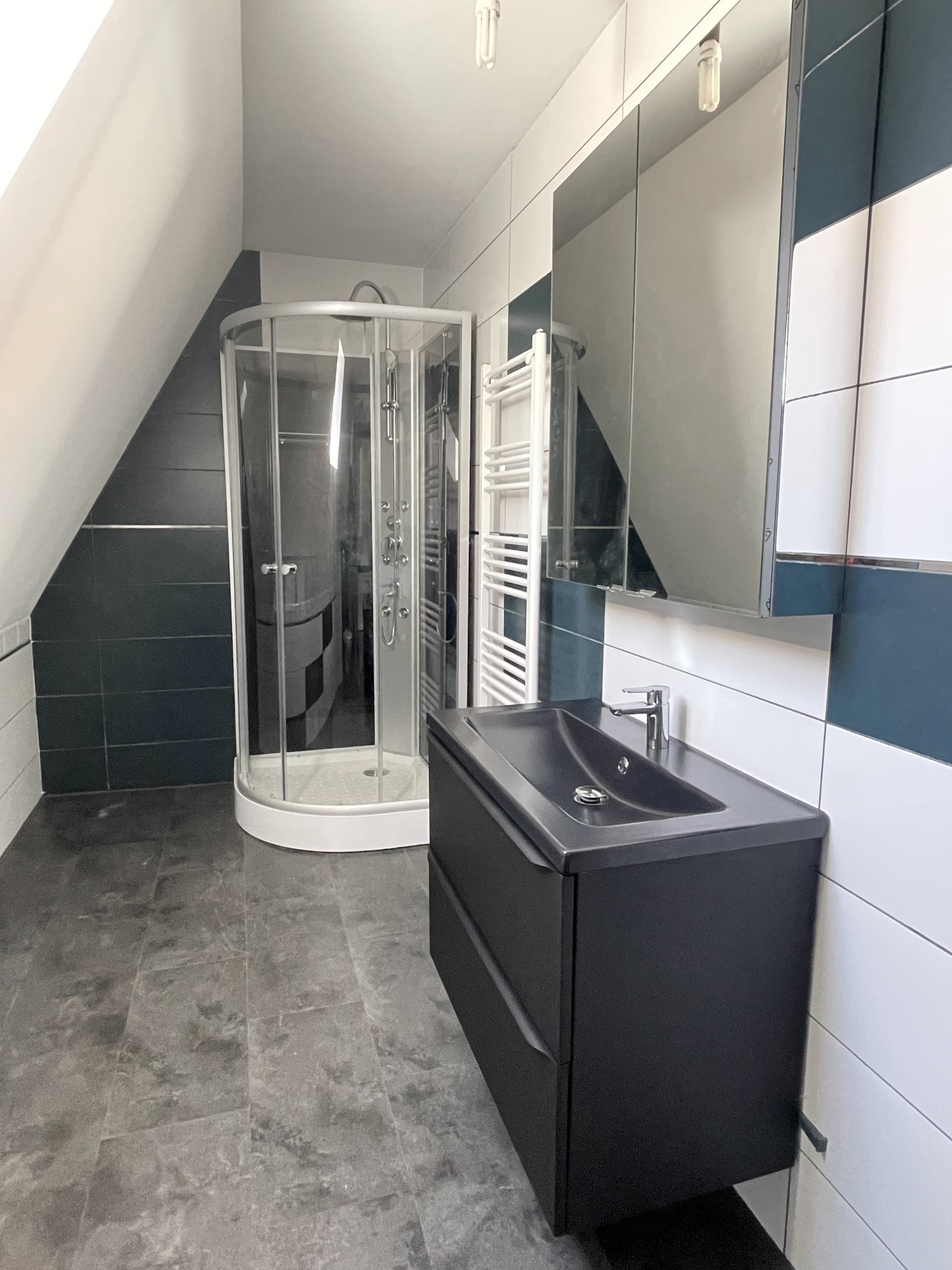 Badezimmer 2. OG Badezimmer 2. OG
