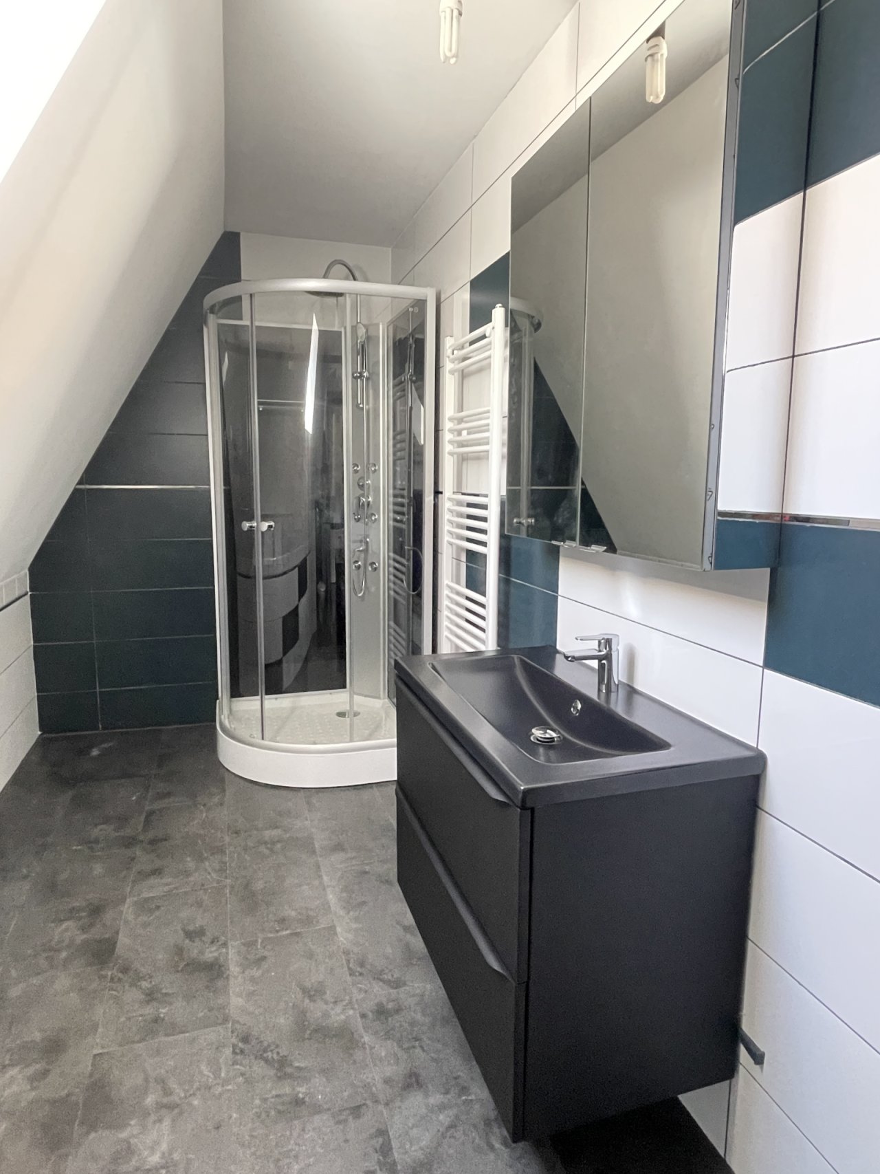 Badezimmer 2. OG Badezimmer 2. OG