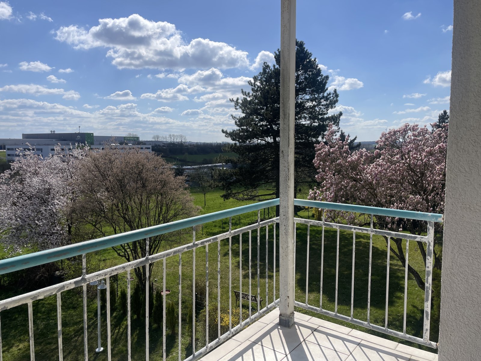 Ausblick Balkon (Beispielbild darüberliegende Wohnung) Ausblick Balkon (Beispielbild darüberliegende Wohnung)