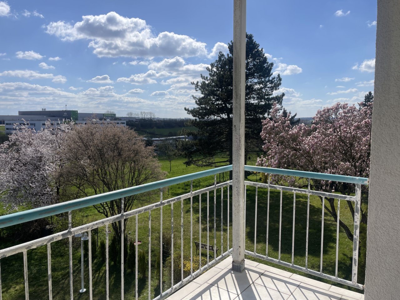 Ausblick Balkon (Beispielbild darüberliegende Wohnung) Ausblick Balkon (Beispielbild darüberliegende Wohnung)