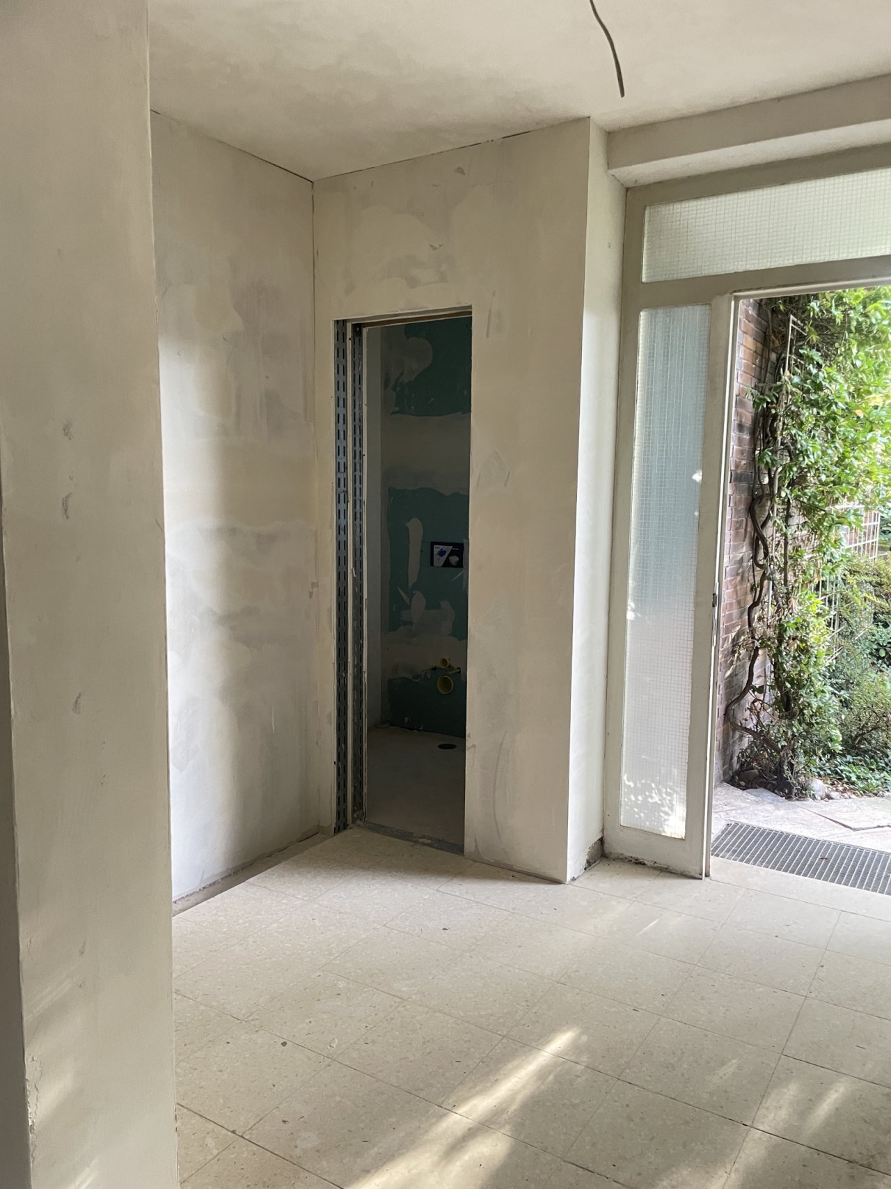 Diele mit Blick auf Badezimmer